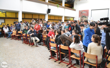 Drogprevenciós roadshow állomása volt a Haller Iskola