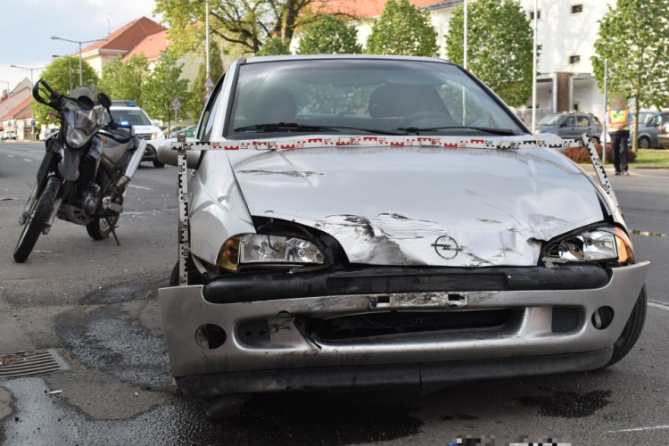 Nem adta meg az elsőbbséget, elütötte a motorost