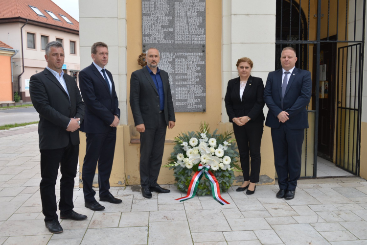 Hősök napi koszorúzás Mosonmagyaróváron