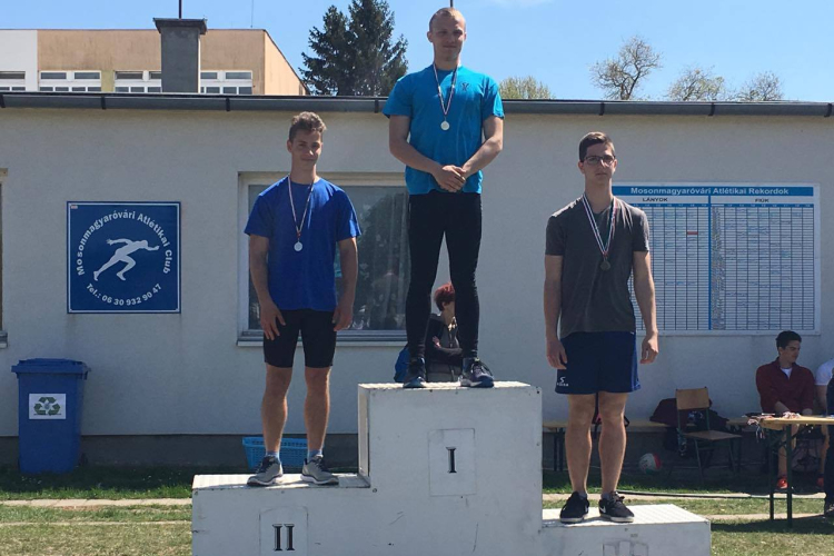 Atlétika versenyen a Fekete István Általános Iskola diákjai