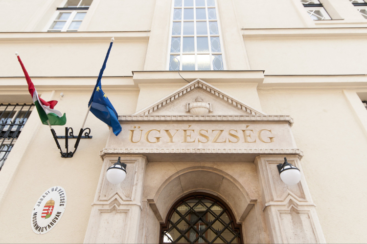 Polt Péter átadta a Mosonmagyaróvári Járási Ügyészség felújított épületét