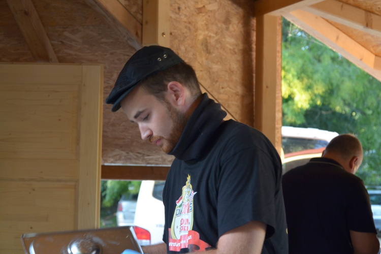 Hamburgerervő verseny az Englernél (Fotó: Patács Judit)