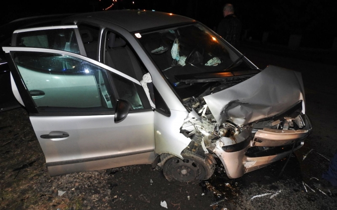 Forgalomból kivont autóval közlekedett - Hárman sérültek meg a balesetben