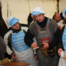 Kolbásztöltő verseny (Fotó: Nagy Mária)