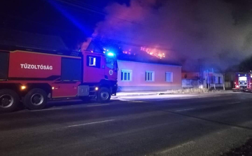 Leégett egy családi ház tetőszerkezete Hegyeshalomban - Képekkel