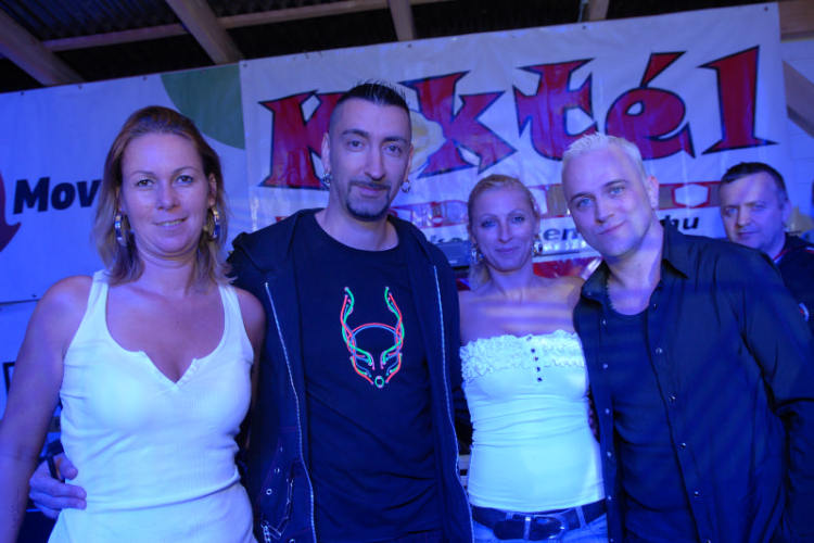 KOZMIX A HÁZBAN A FAHÁZBAN