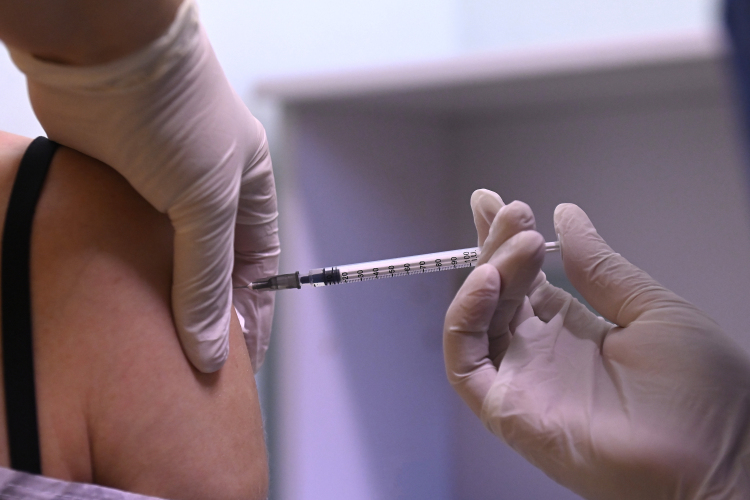 Müller Cecília a harmadik oltás fontosságára figyelmeztetett Brüsszelben