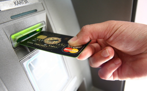 Jövőre havonta kétszer ingyen lehet pénzt felvenni, összesen 150 ezret