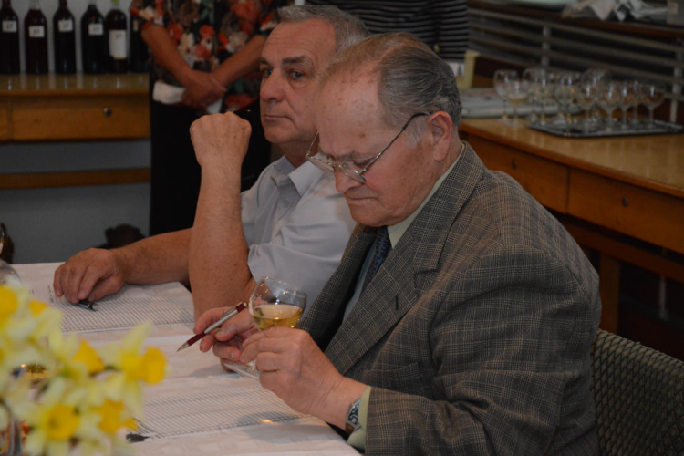 Borkóstoló a Kertbarátoknál (Fotó: Nagy Mária)