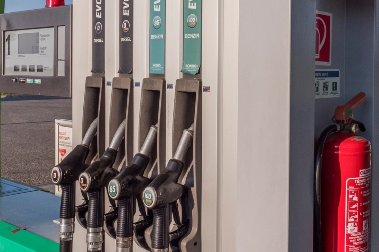 Két lépésben emeli az üzemanyag árakat a Mol
