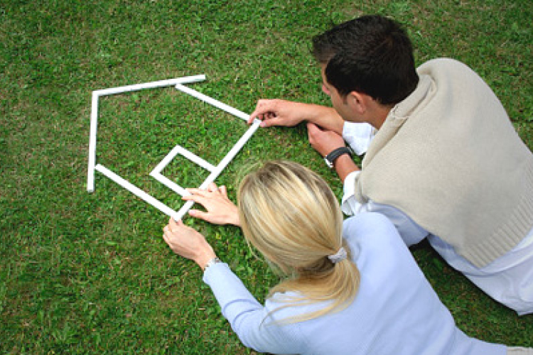 Márciustól fél szocpol támogatás jár a fiataloknak használt lakás vásárlásra