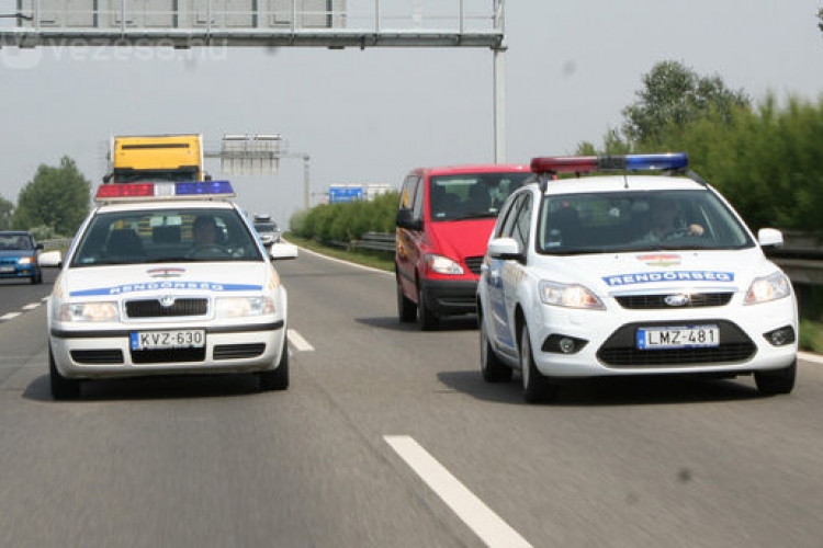Határon át üldözték a magyar autóst