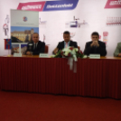 Az első támogatási szerződés a mosonmagyaróvári Sportcsarnokhoz