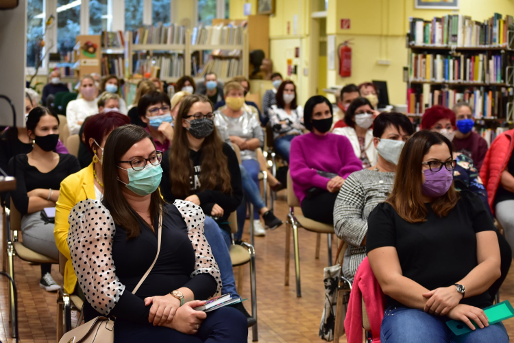 Szabados Ági a Huszár Gál Városi Könyvtárban