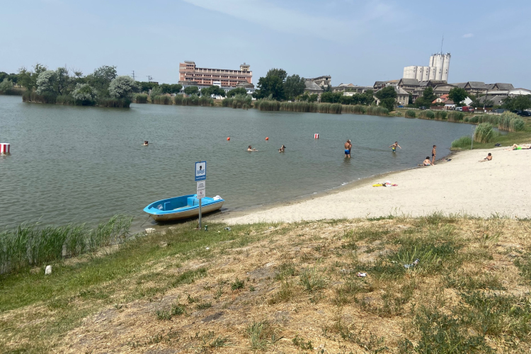 Szabadstrand nyílt a Báger-tónál 