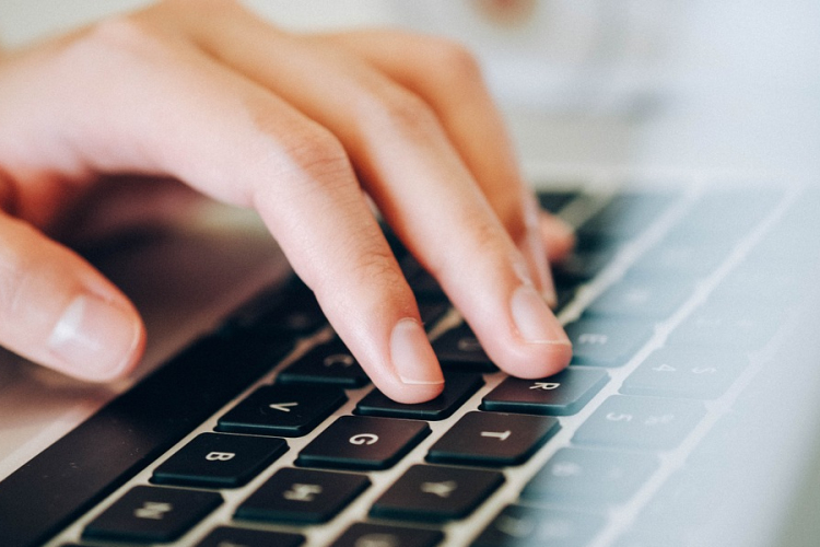 Az otthonról dolgozóknak is védettségi igazolással kell rendelkezniük Szlovéniában