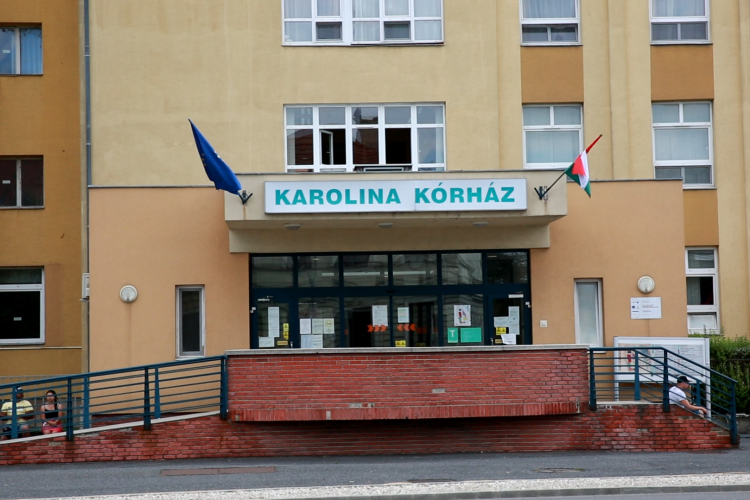 Szabadság miatt szünetel néhány szakrendelés a Karolina Kórházban