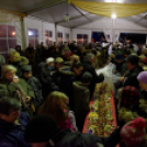 Szent György Lovagrend - száz méteres szentkalács osztása, adventi gyertya gyújtás (Fotó: Horváth Attila)