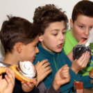 Kőrisfacsemetéket ültettek a diákok a Nolato Magyarország Kft telephelyén