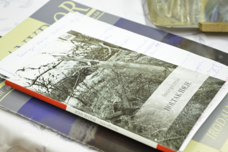 Reisinger Attila: Holtak ideje című könyvének bemutatója a Huszár Gál Városi Könyvtárban ( Fotó: Patács Judit )