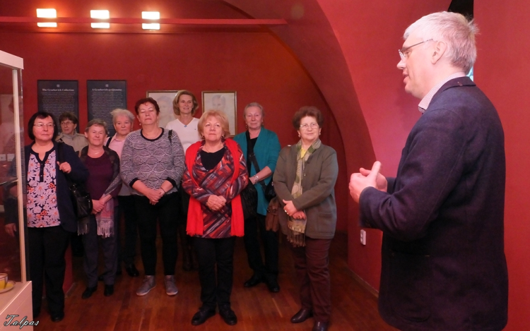 Asszonyok a festővásznon