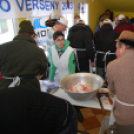 Kolbásztöltő verseny (Fotó: Nagy Mária)