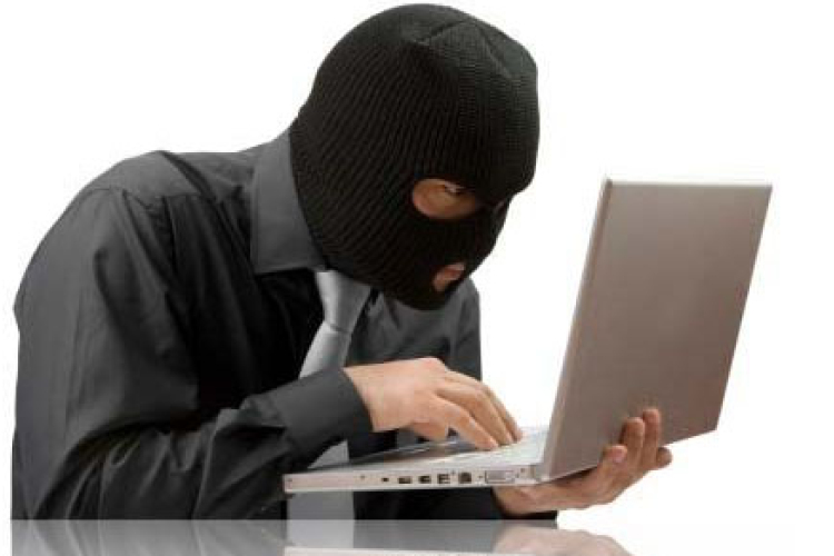 Internetes csaló kereskedőt kapcsoltak le a rendőrök