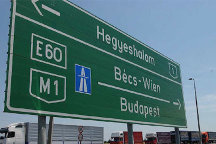 Lassan csökken a torlódás az M1-es autópályán