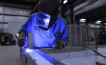 Pár éven belül elérhető az ötmillió foglalkoztatott