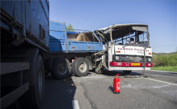 Halálos baleset Mánfánál - Megindult a forgalom a 66-os úton