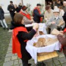 Szent Erzsébet napi kenyér osztás