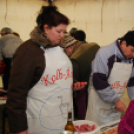 Kolbásztöltő verseny (Fotó: Nagy Mária)