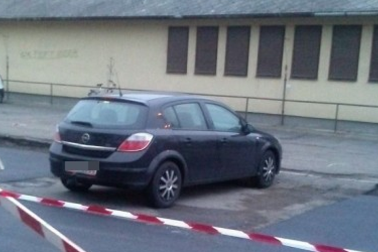 Körbeaszfaltozták az autót