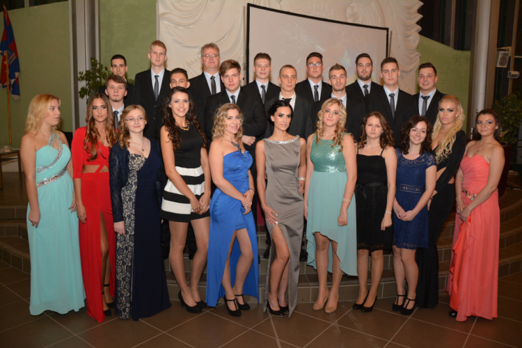 Kossuth Lajos Gimnázium szalagtűző - 12/G osztály