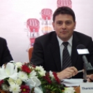 Az első támogatási szerződés a mosonmagyaróvári Sportcsarnokhoz