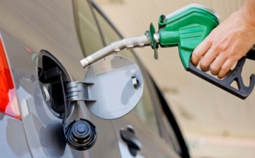 Július 31-én csökken az üzemanyagok ára