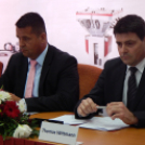 Az első támogatási szerződés a mosonmagyaróvári Sportcsarnokhoz