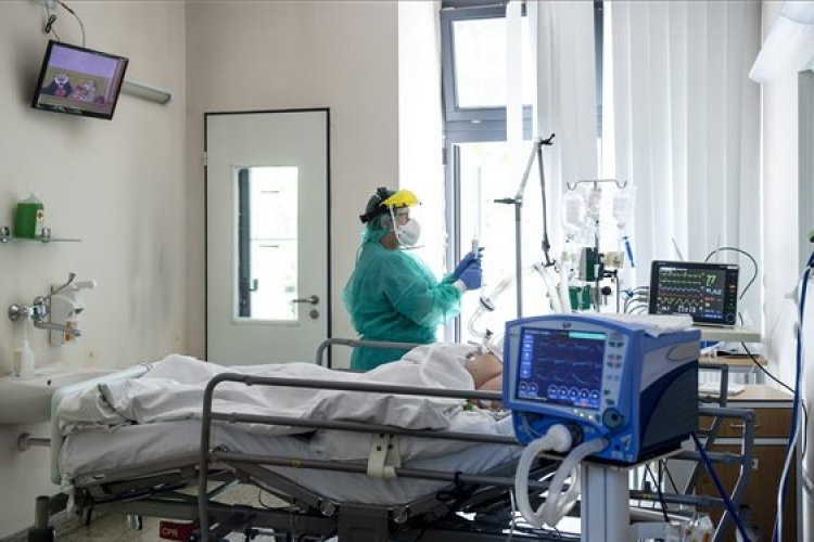 Hatan meghaltak, 941-gyel nőtt a koronavírus-fertőzöttek száma