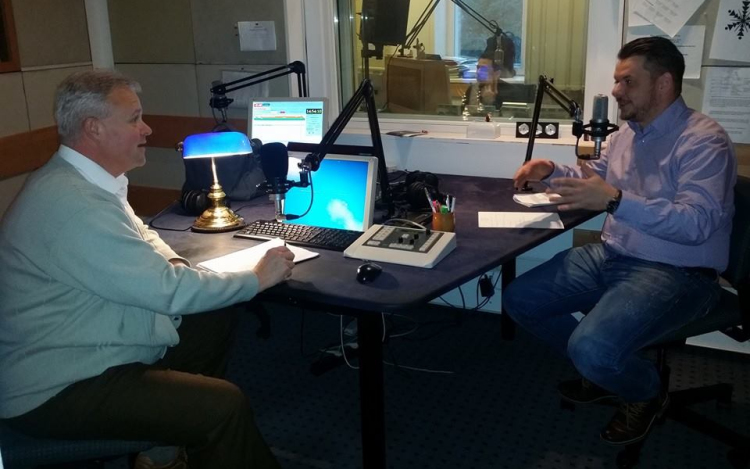 Pohárköszöntő vízre hangolva - rádióinterjú