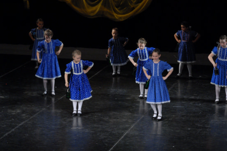 Újhelyi Imre Általános iskola Nyárcsalogató Gálaműsora