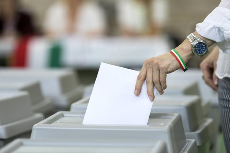 A kormány már be is nyújtotta a népszavazási kérdéseket az NVB-hez