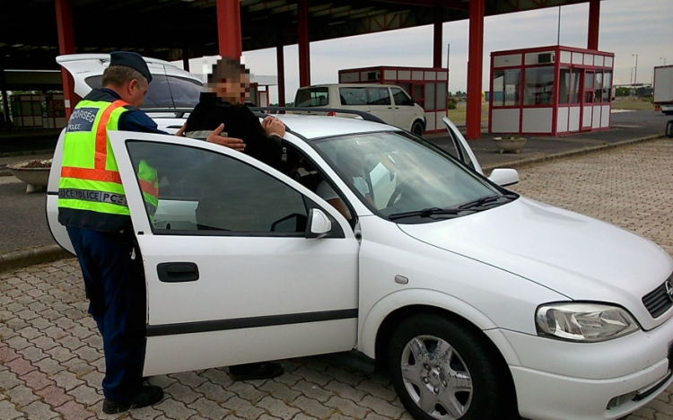 Újabb határsértők rendőrkézen