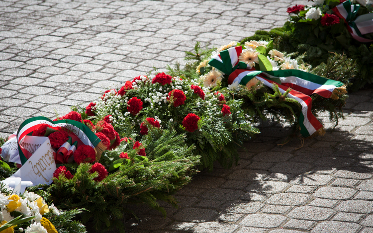 Koszorúzási felhívás