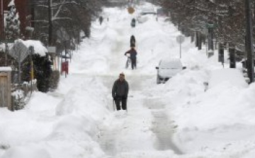 Rekordokat dönt a havazás Bostonban