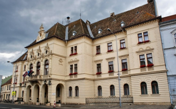 Elkezdődött a városháza felújítása