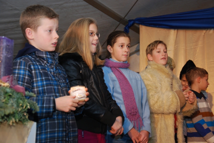 Téli fesztivál december 17. - Móra Ferenc Általános Iskola műsora (Fotó: Nagy Mária)