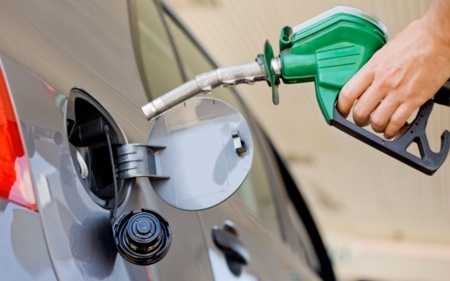 Július 31-én csökken az üzemanyagok ára