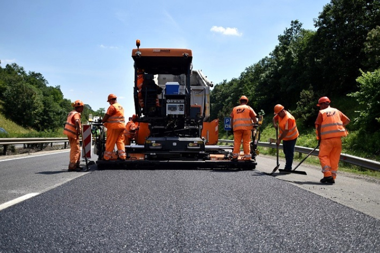 Közfeladatot ellátó személynek minősülnek az út- és a kezelői ellenőrök