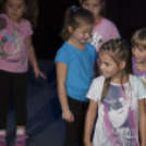 Jótékonysági műsor a Fehér Ló táncos kiscsoportjainak javára.