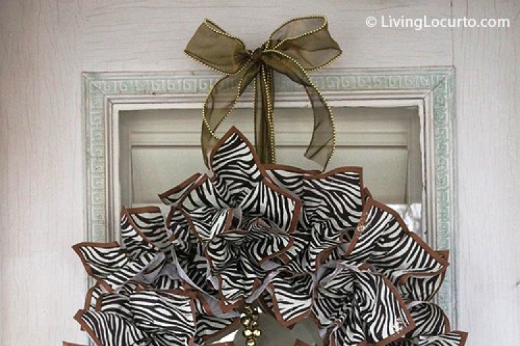 http://www.livinglocurto.com/2011/11/wreath-craft/